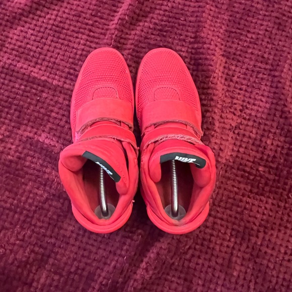 2014 NIKE FLYSTEPPER 2K3 PREMIUM UNIVERSITY RED OCTOBER CHROME 677473-601 Sz 9.5 - Picture 6 of 9